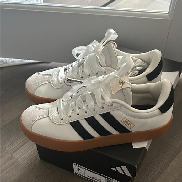 Adidas Women's LV court 3.0 White and Black Sneakers with Gum Sole - Picture 5 of 11